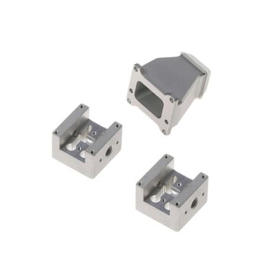 Partes mecanizadas CNC de acero inoxidable y aluminio para el montaje de piezas de repuesto en un enrutador de 5 ejes