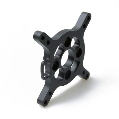 Partes de mecanizado CNC de chapas metálicas con equipos de perforación y dentro de máquinas de torneado CNC