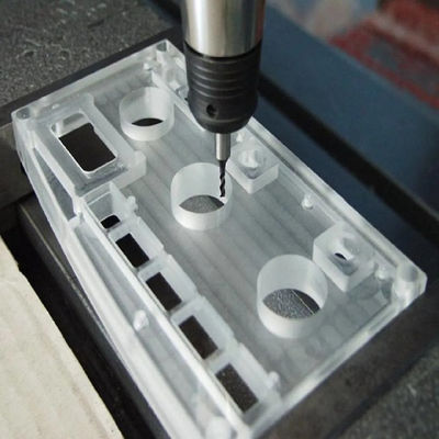Fabricación de piezas de recubrimiento y de recubrimiento para la fabricación de piezas metálicas
